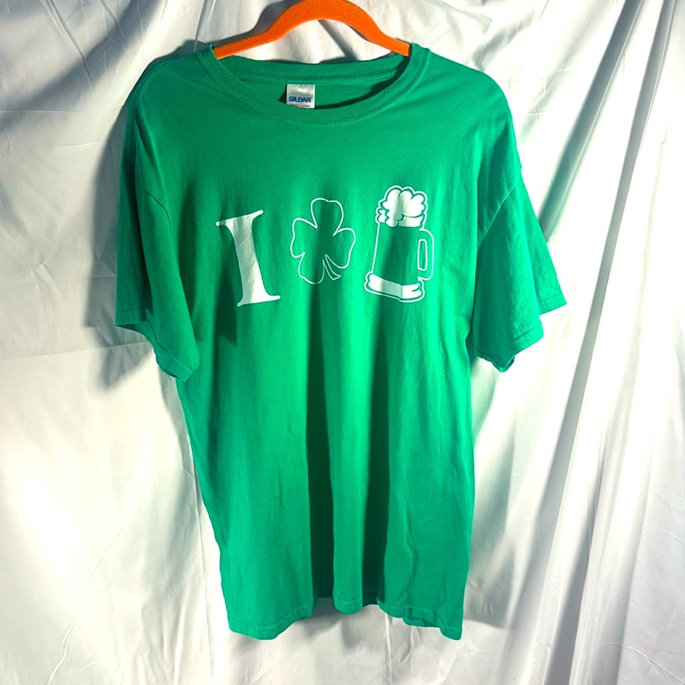 LUCKY TEE SHIRT St. Patty’s Day ☘️ beer shirt Size L Holiday Green Clover